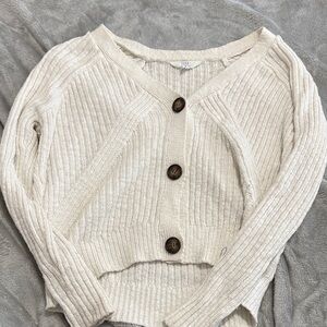 Time and Tru Cream Ribbed V-Neck Button Cardigan
